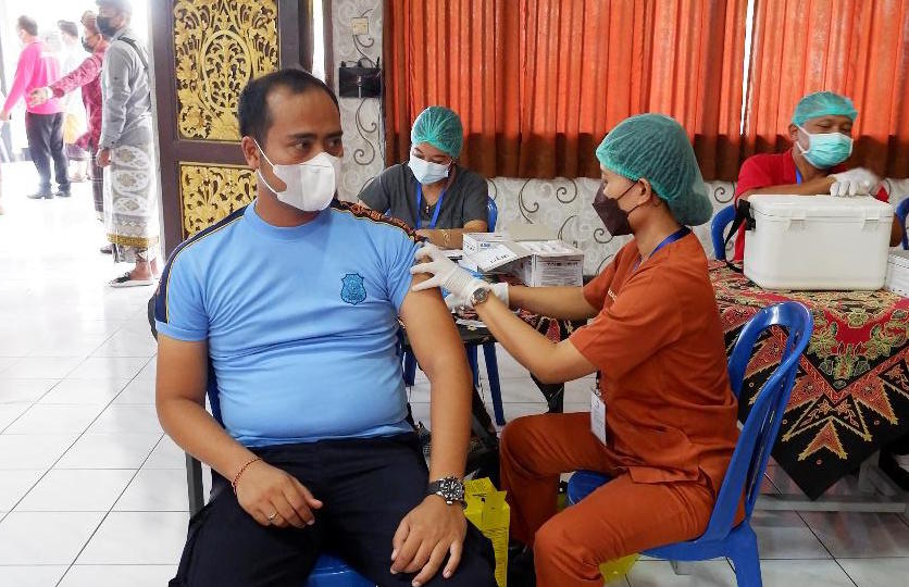 Ratusan Warga Binaan Lapas Kerobokan Divaksin