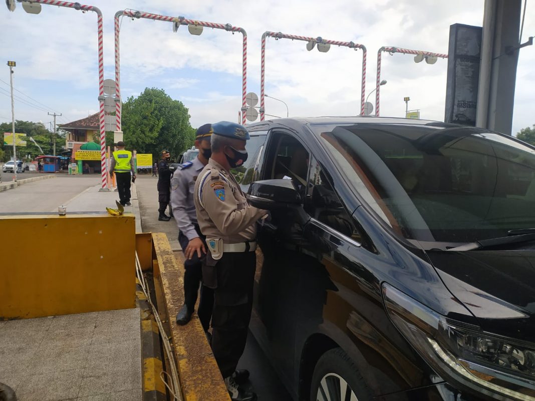 Ketat! Pintu Masuk dan Lintasan Utama Bali Disekat Berlapis