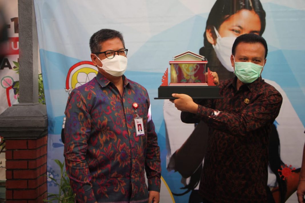 Dukung Program Percepatan Vaksinasi, Sekda Dewa Indra Targetkan 1 Sekolah Tuntaskan Layanan Vaksinasi Anak 12-17 Tahun Dalam 2 Hari