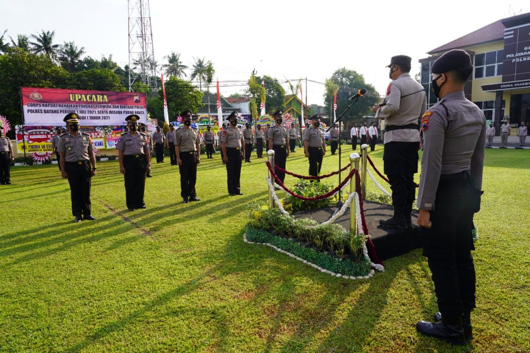 Kado Indah di HUT ke-75 Bhayangkara, 17 Personel Polres Batang Naik Pangkat