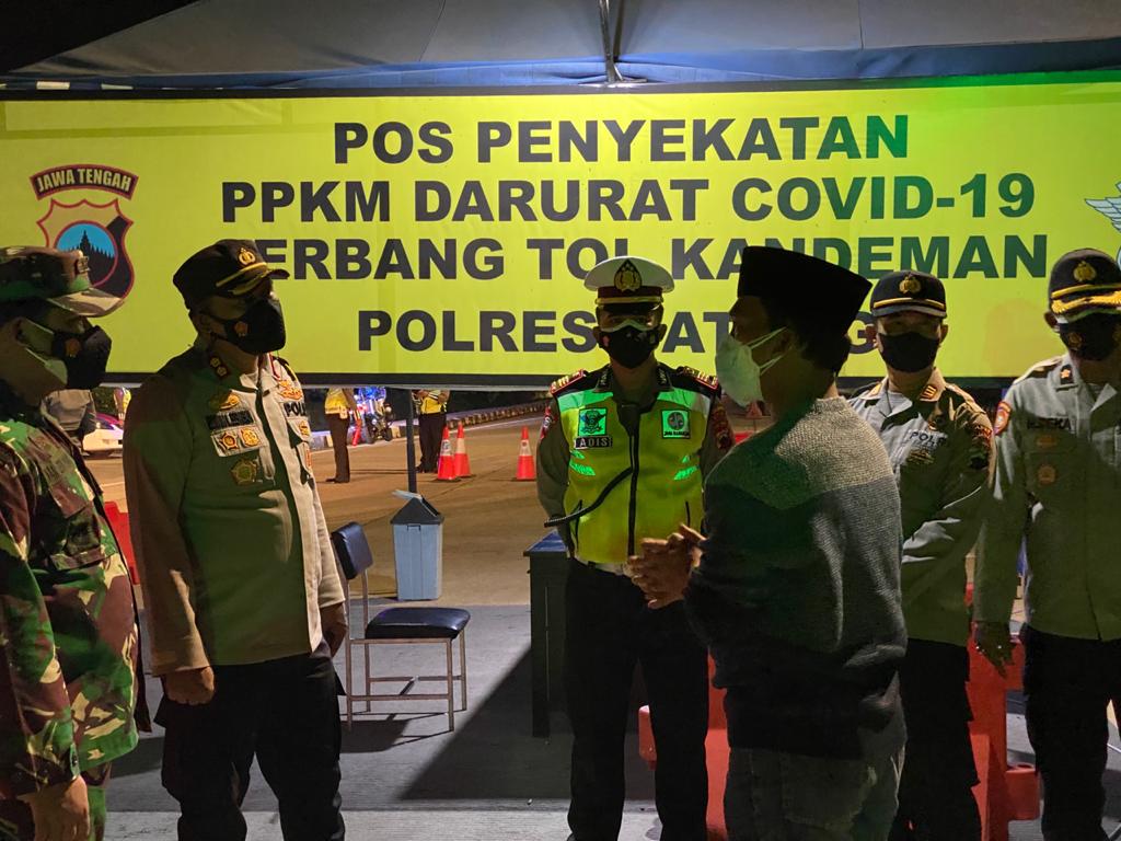 Malam Iduladha, Kapolres Bersama Bupati dan Dandim Batang Cek Pos Penyekatan