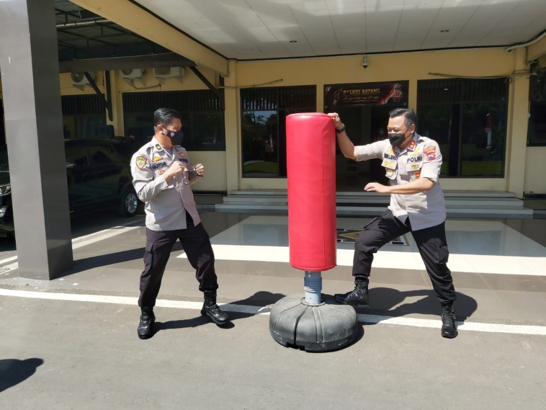 Jaga Imunuitas, Kapolres Batang Wajibkan Anggotanya Olahraga dan Berjemur