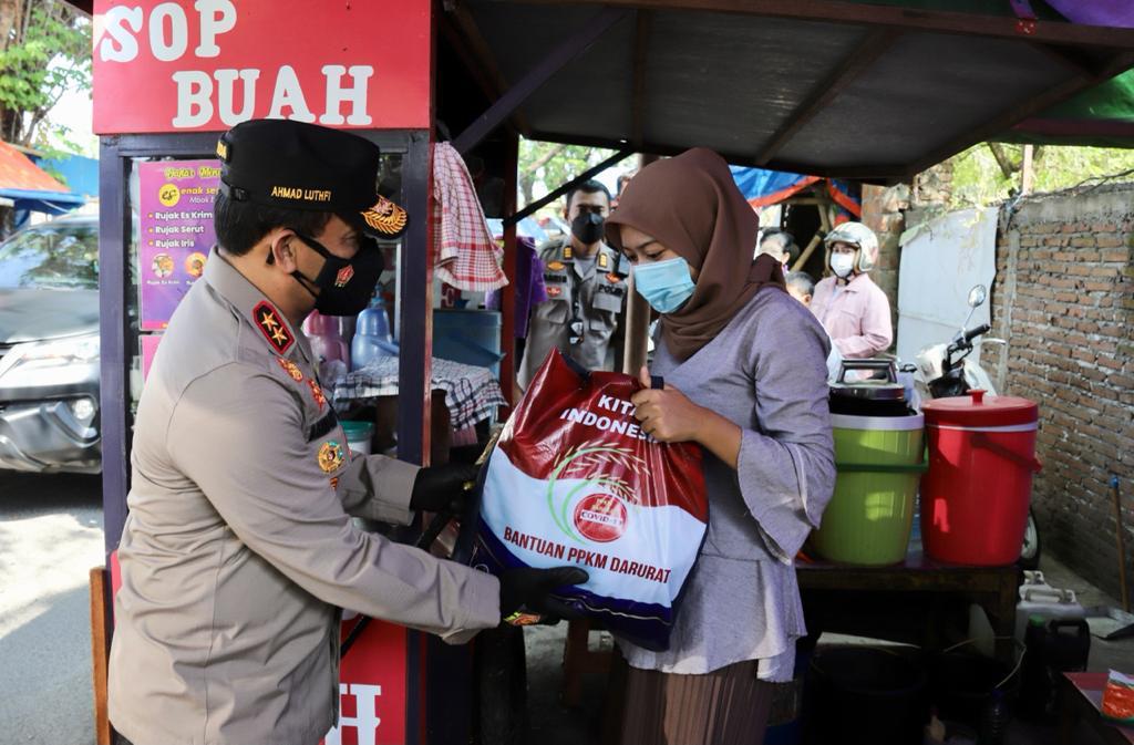Polda Jateng Salurkan 39.000 Paket Sembako dan 231.000 Kg Beras Untuk Warga Terdampak PPKM