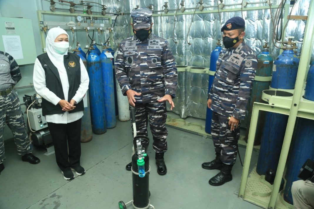 TNI AL Siapkan KRI Dr.Soeharso-990 sebagai Depo Isi Ulang Oksigen 24 Jam Non Stop