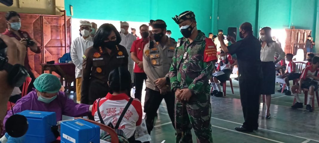 Dampingi Walikota, Dandim Badung Pantau Pelaksanaan Serbuan Vaksinasi Bagi Remaja