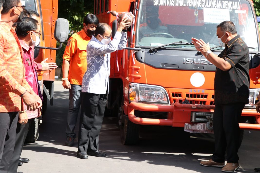 Serahkan 45 Ton Beras, Gubernur Bali Minta segera Distribusikan ke Warga