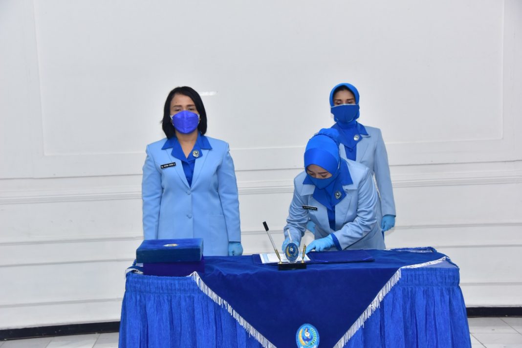 Ny. Dewi Iwan Isnurwanto Pimpin Sertijab Pengurus Daerah Jalasenastri Armada II