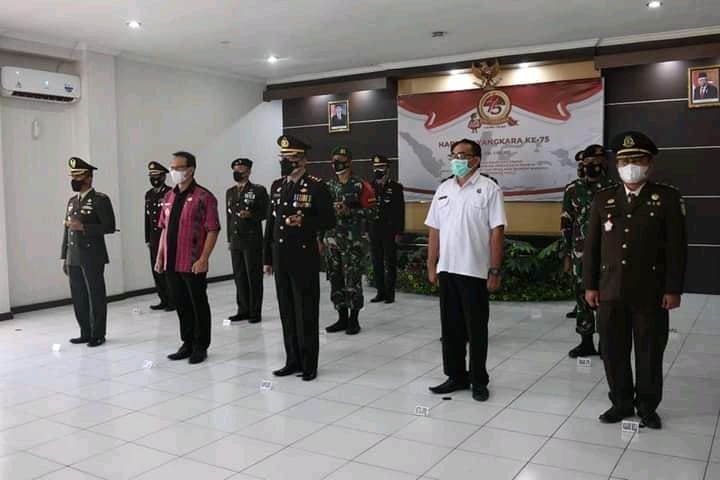 Bupati Agus Taolin Hadiri Upacara Hari Bhayangkara ke-75 di Polres Belu