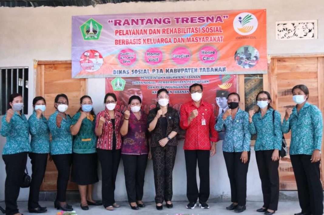 Sekda I Gede Susila Resmikan 3 Bedah Rumah Di Desa Gubug