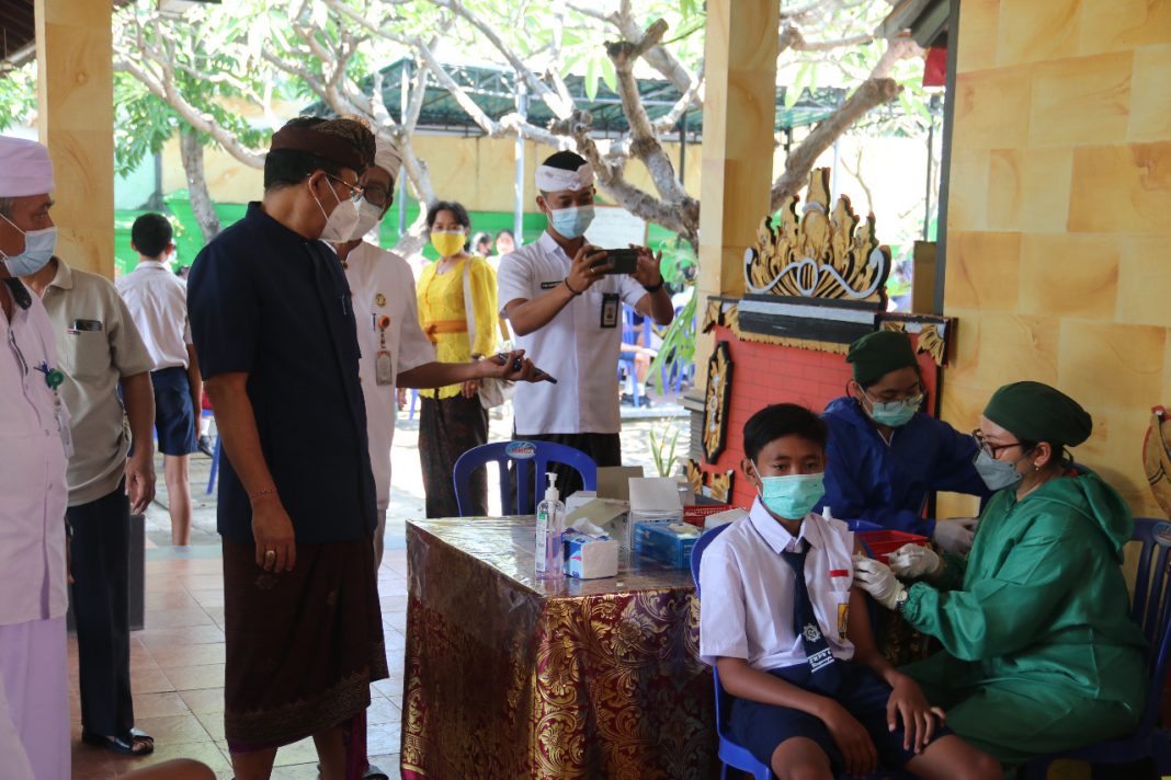 Sekda Buleleng Pantau Vaksinasi Anak Usia 12-17 Tahun, Percepat Herd Immunity