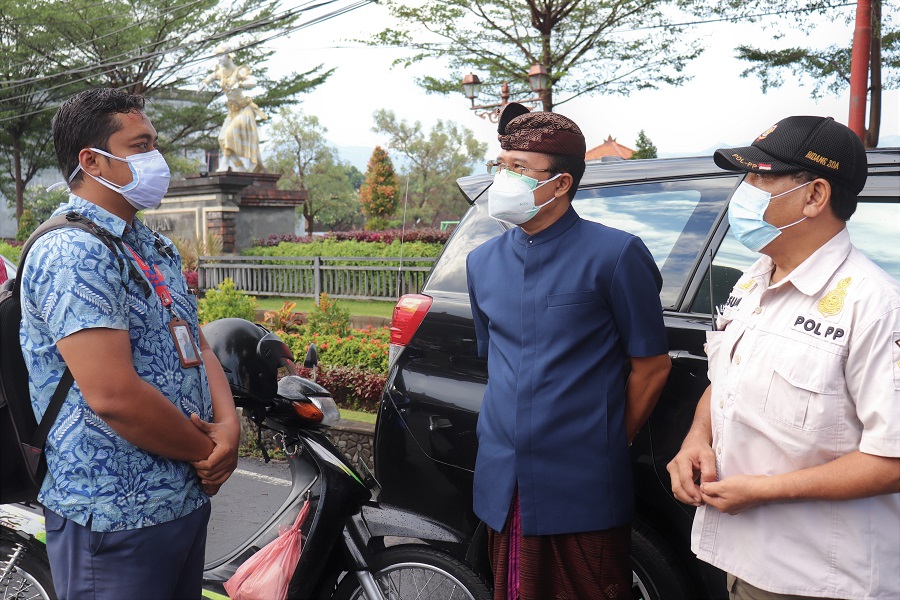 Sekretaris Satgas Covid-19 Buleleng Gede Suyasa, Pantau Pos-Pos Pemeriksaan Warga