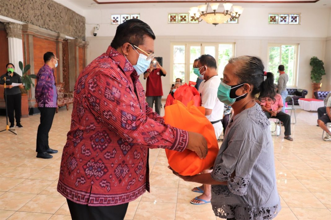 Solidaritas ASN di Buleleng Bantu Warga Yang Terdampak Pandemi