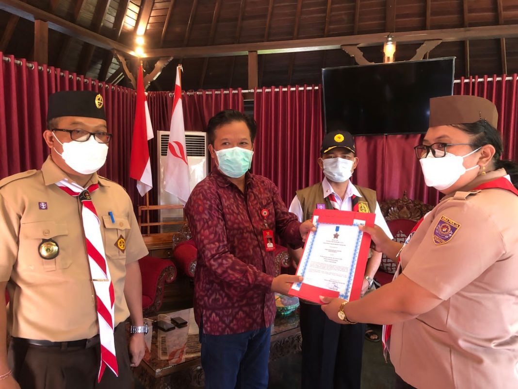 Serahkan Bantuan ke Bangli, Ketua Kwarda Bali Inginkan Ada Prestasi Nasional Muncul di Bangli