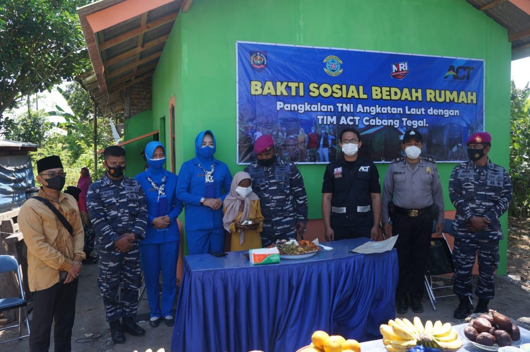 TNI AL dan ACT Sinergi Gelar Bedah Rumah di Tegal