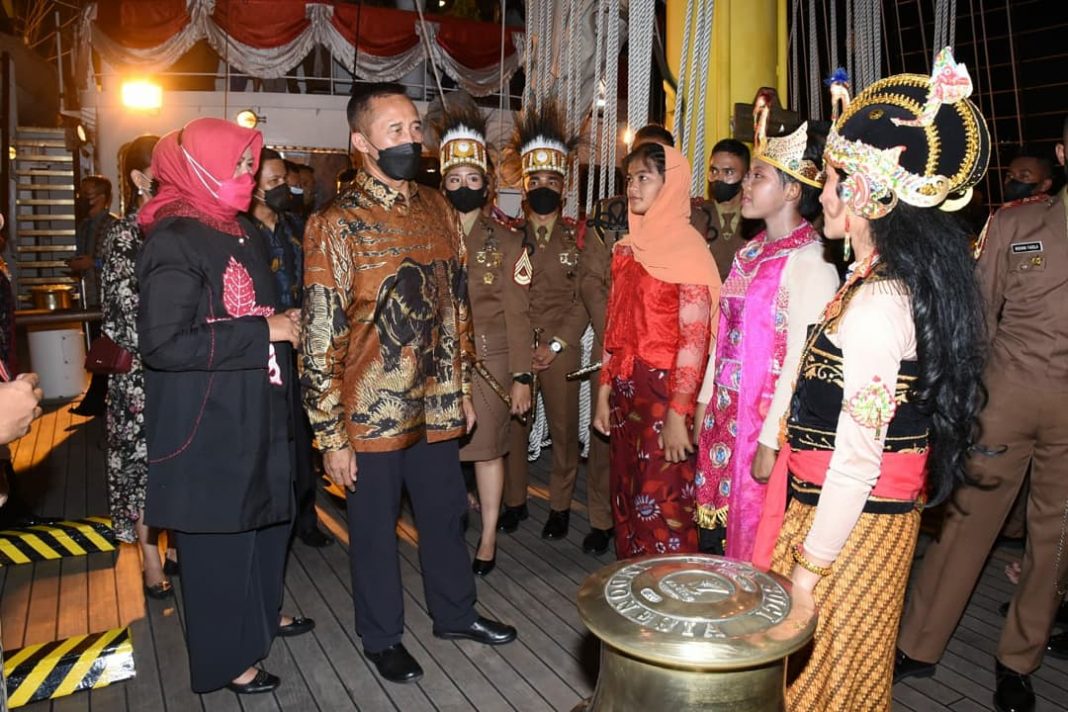 Ini Pesan Gubernur AAL Saat Tinjau Taruna Satlat KJK 2021 di Jayapura