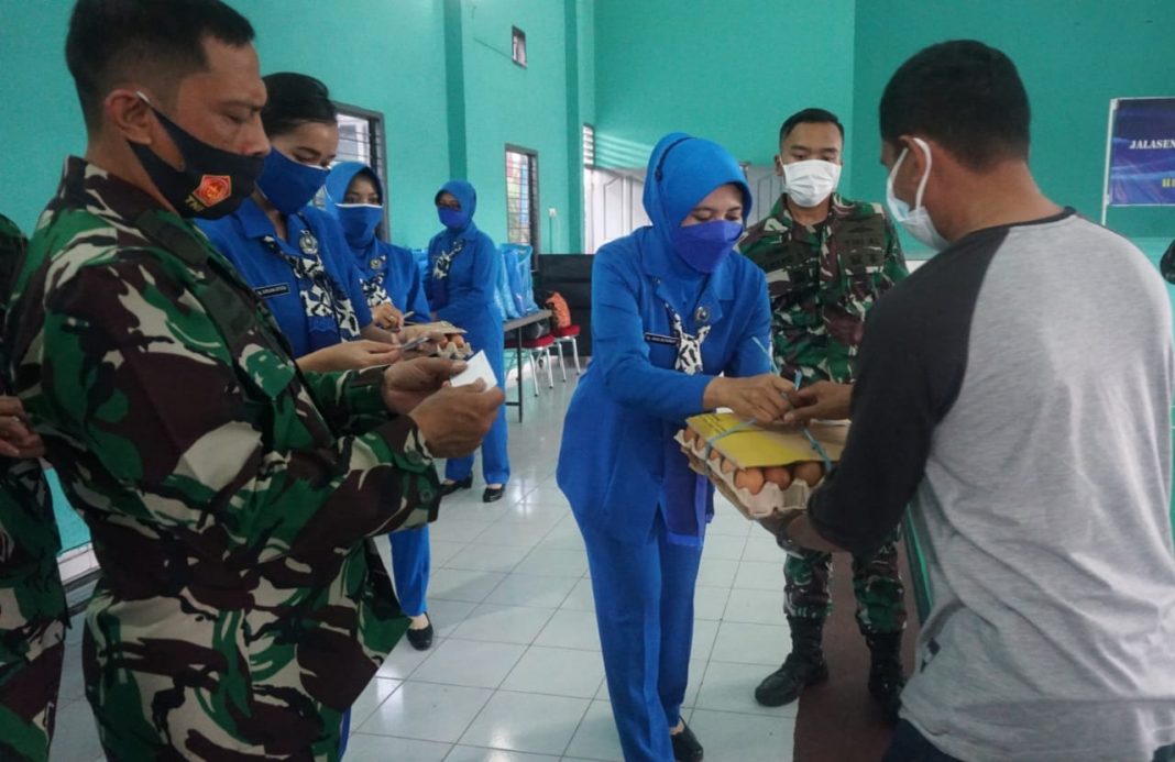 Peringati HUT ke 75, Jalasenastri Lanudal Tanjungpinang Menggelar Bakti Sosial