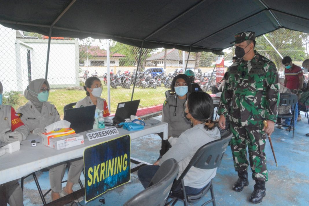 Danrem 172/PWY Tinjau Serbuan Vaksinasi Dosis Kedua TNI-Polri bersama Pemkot Jayapura