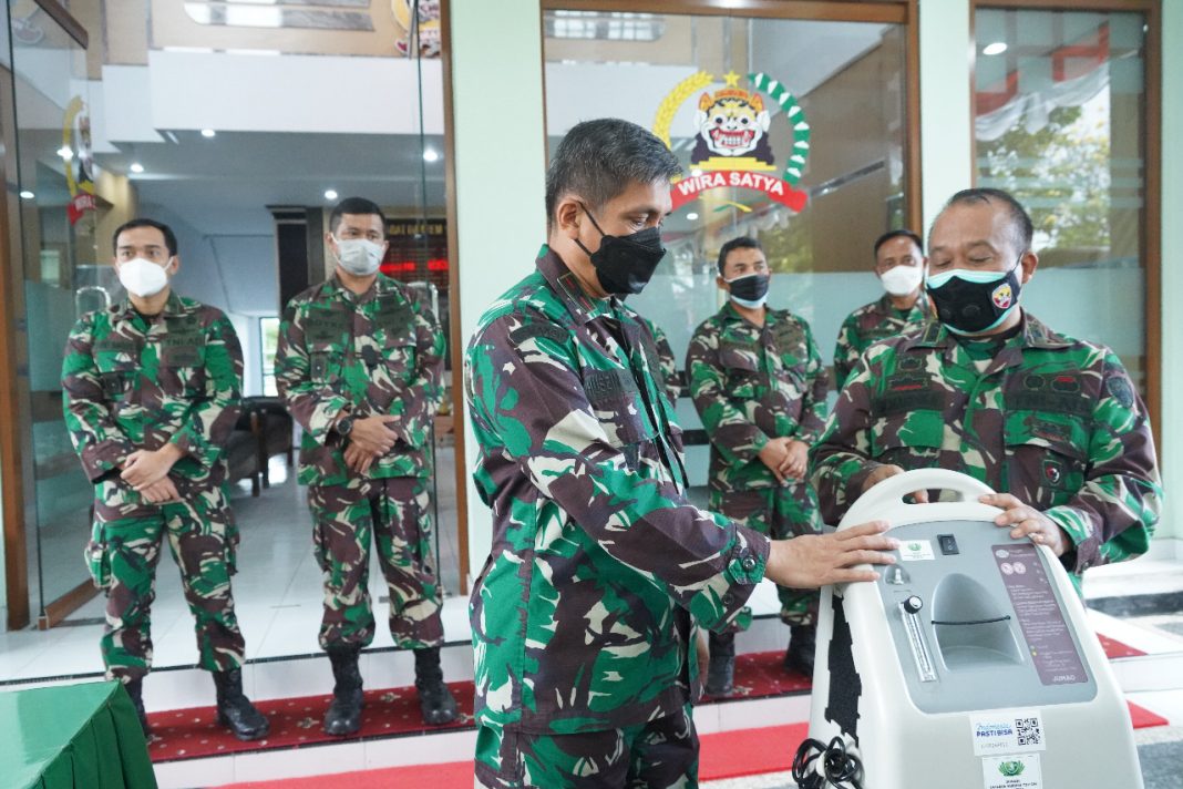 Kebutuhan Oksigen Meningkat, Danrem 163 Wira Satya Serahkan 10 Unit “Oxygen Concentrator