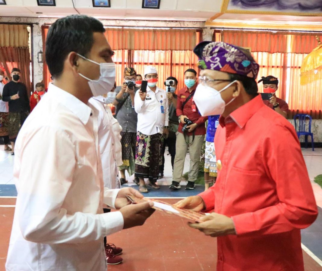 Gubernur Koster Serahkan Remisi Narapidana di Hari Kemerdekaan Republik Indonesia Ke-76