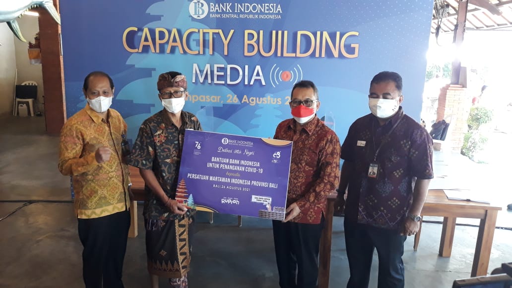 Bank Indonesia Bali Gelontorkan 300 Paket Sembako Khusus bagi Awak Media di Bali