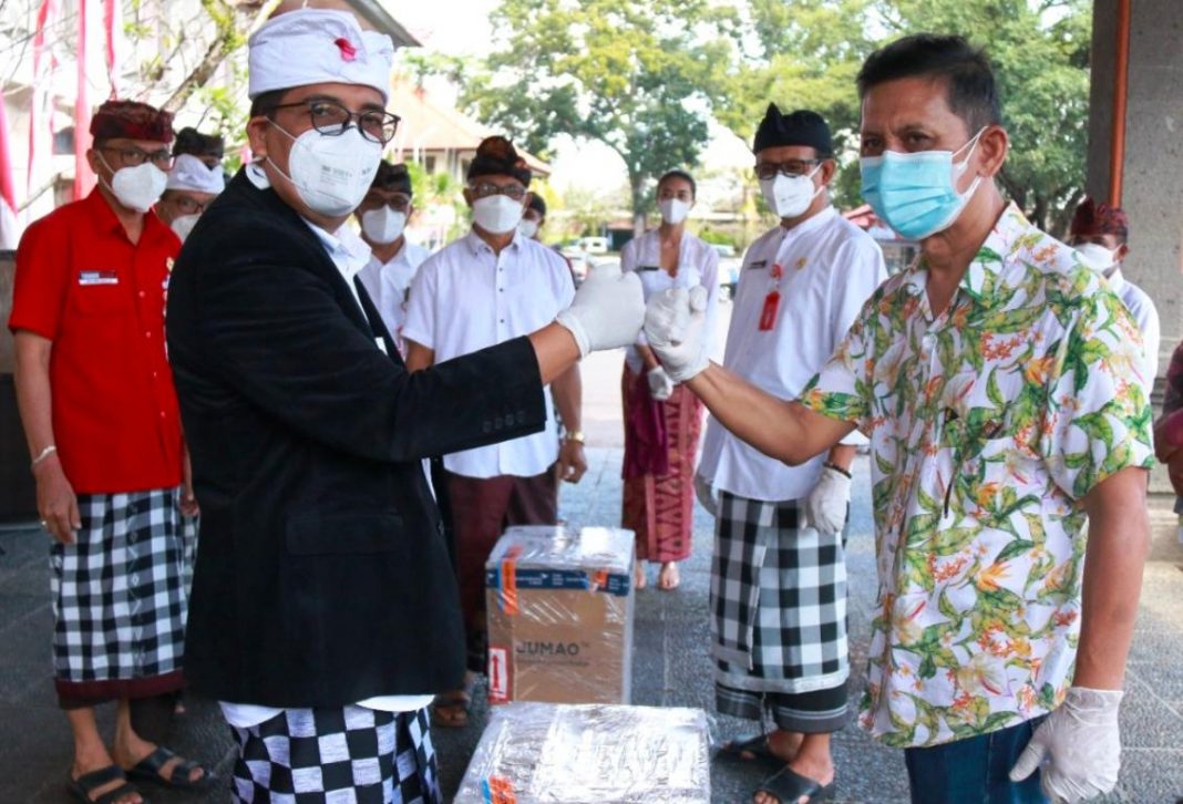 Bupati Tabanan Menerima 3 Alat Oksigen Konsentrator dari Ikasmasta