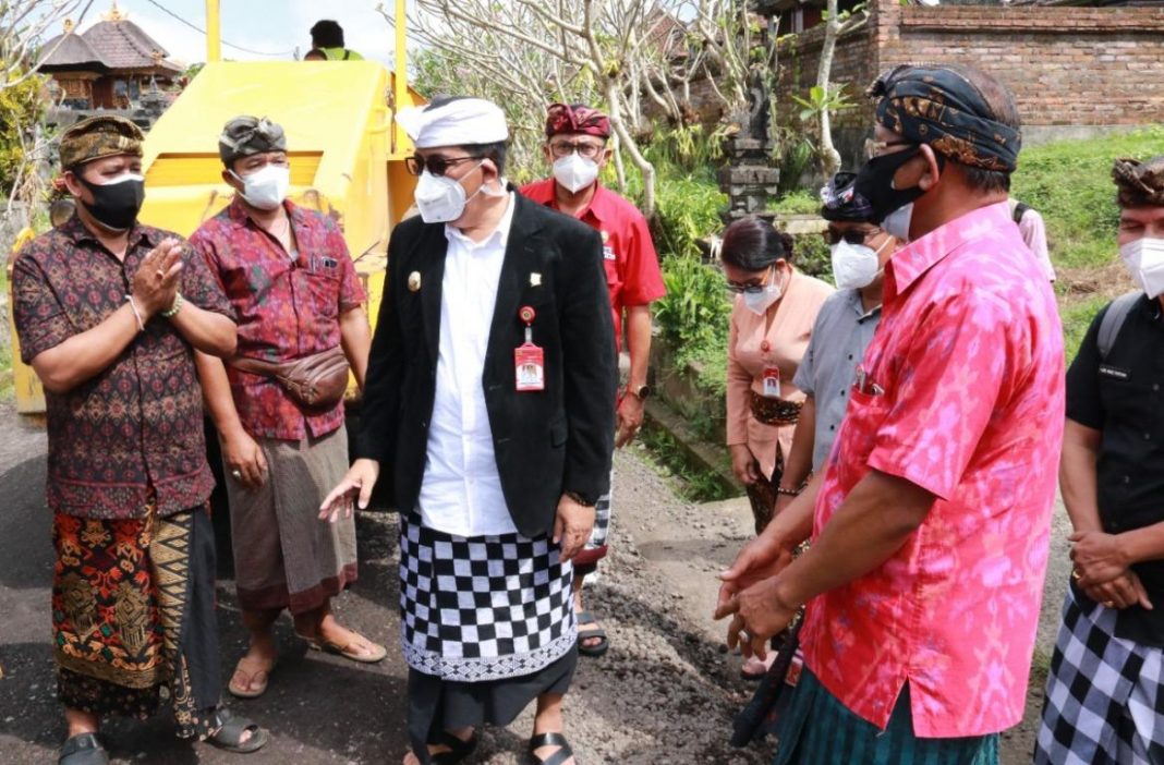 Pantau Secara Serius, Bupati Sanjaya Cek Langsung Pembangunan Jalan Pemanis-Kuta Bali