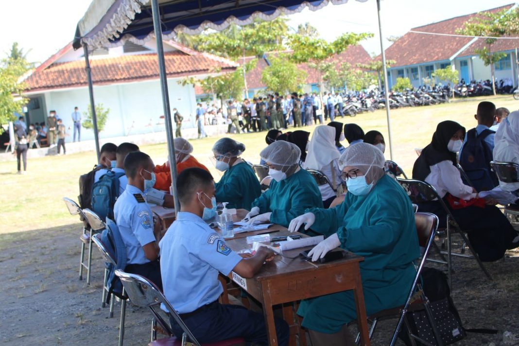 Lanal Yogyakarta Gelar Serbuan Vaksinasi bagi Pelajar SMK Sanden