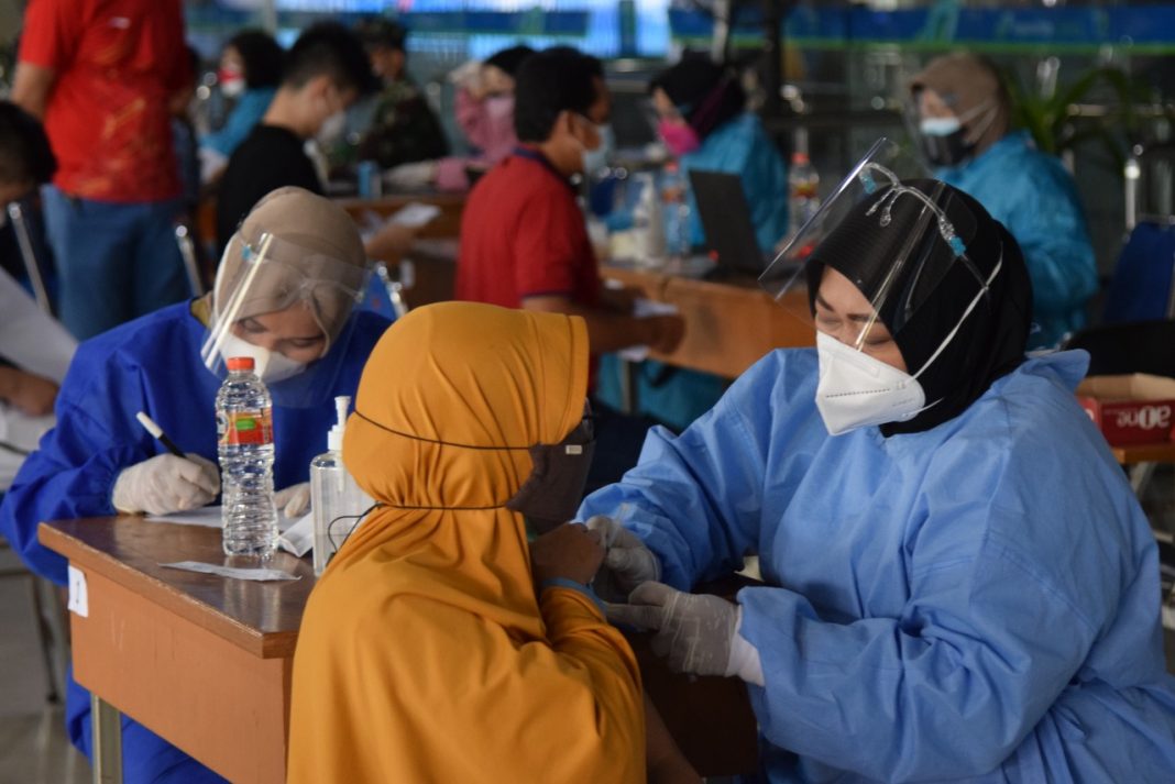 Puspenerbal Kembali Gelar Vaksinasi Untuk Masyarakat Maritim di Terminal 2 Bandara Juanda