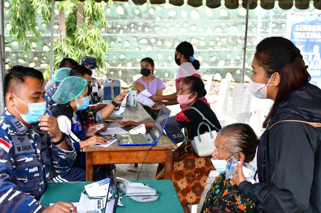 Lantamal VII Kupang Kembali Laksanakan Serbuan Vaksinasi Di Kelurahan Niki-Niki