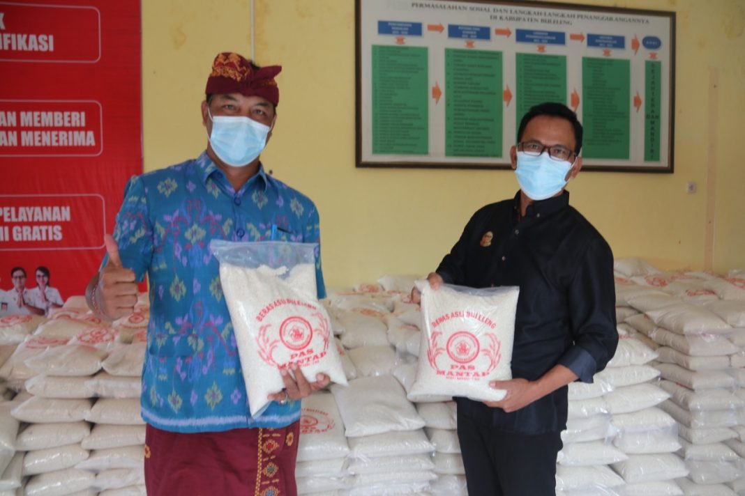 Pemkab Buleleng Serap 30 Ton Lebih Beras Asli Buleleng untuk Bansos PPKM