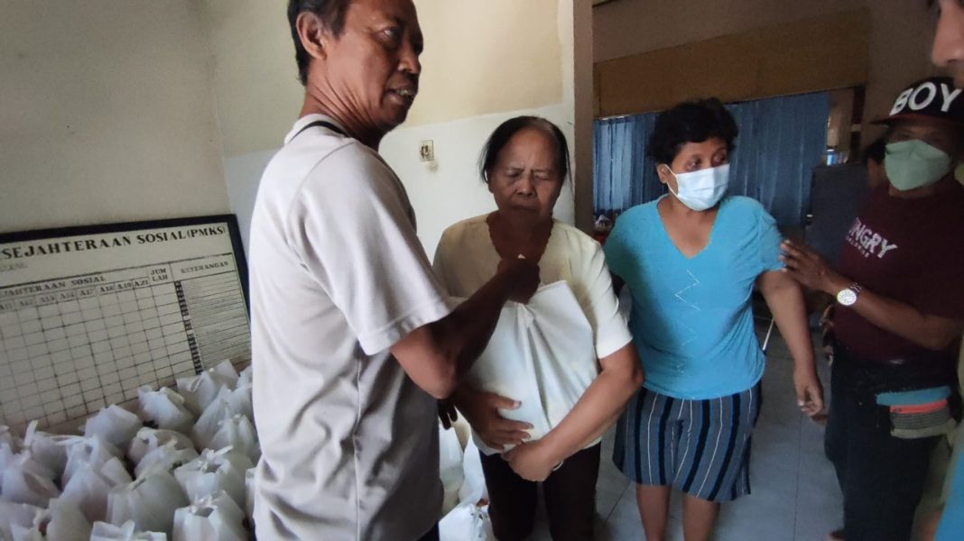 50 Paket Sembako Disalurkan Kepada Pertuni Buleleng