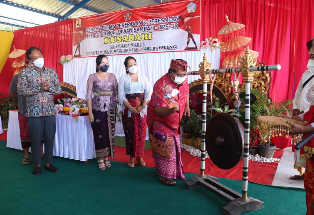 Bupati Buleleng Minta Masyarakat Sadar Lingkungan Bukan karena Regulasi