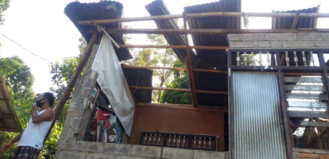 Angin Puting Beliung Terjang Desa Menyali, BPBD Buleleng Segera Salurkan Sembako dan Perbaikan Rumah