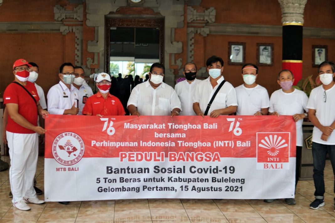 Bupati Buleleng Terima Bantuan Untuk Masyarakat dari BPD Bali dan Masyarakat Tionghoa