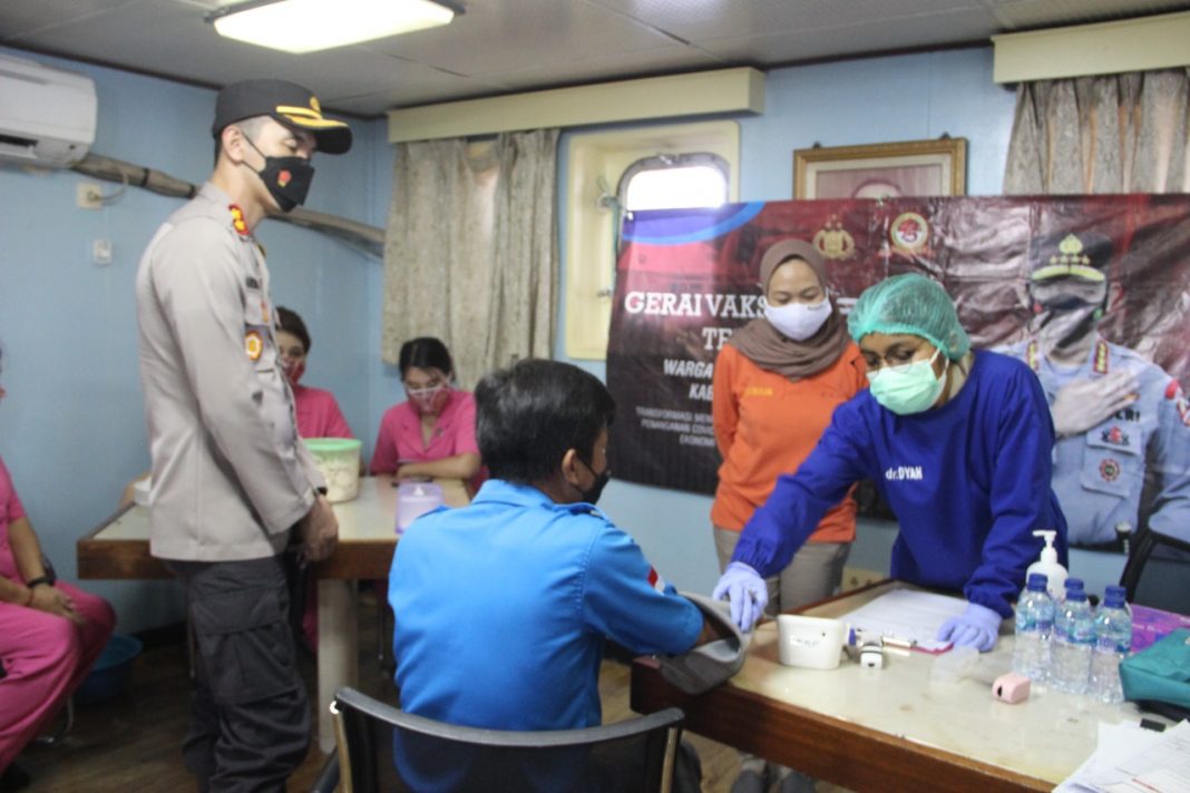 Pelayanan Vaksinasi Sasar ABK KM Julianto Moeliodiharjo