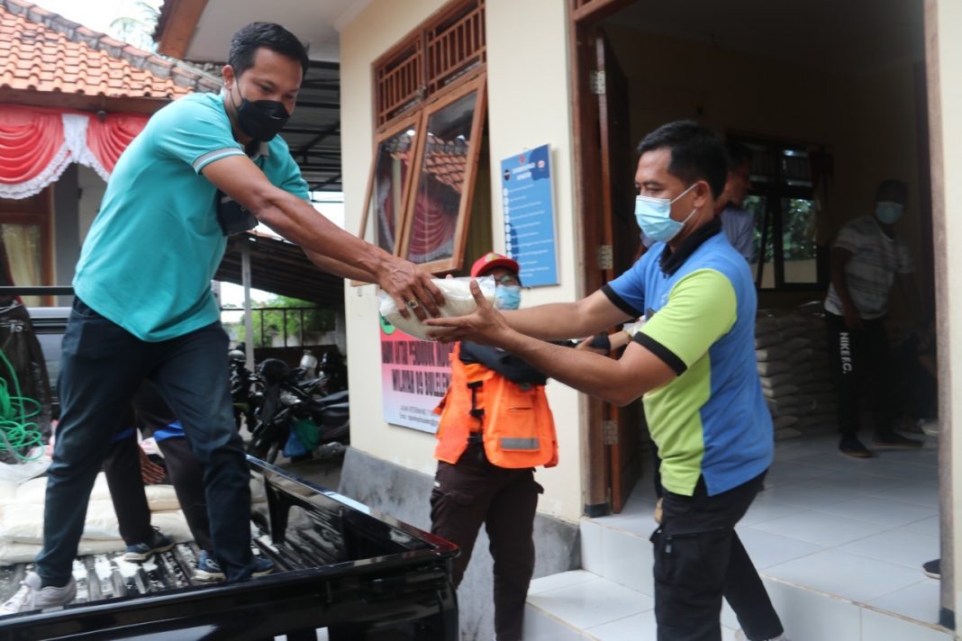 Setelah Sembako, ASN Pemkab Buleleng Kembali Berikan Bantuan Beras 30 Ton Lebih