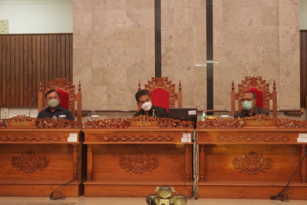 Pemandangan Umum Fraksi-Fraksi, Bupati Buleleng Sampaikan Jawaban