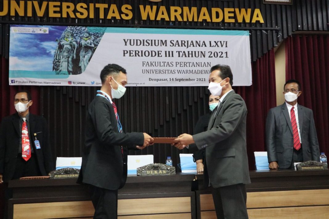 Putra Labuan Bajo Raih Lulusan Terbaik Fakultas Pertanian Unwar Bali