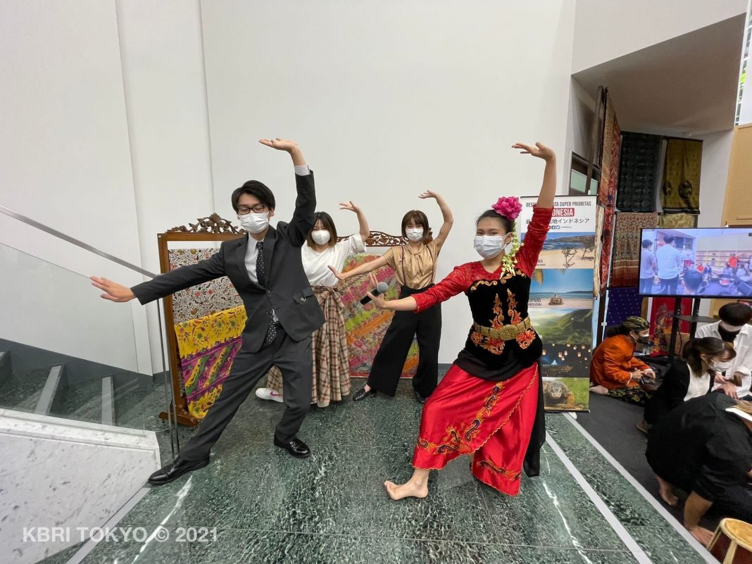 Mahasiswa Universitas Keio Belajar Tari Jaipong dan Degung di KBRI Tokyo