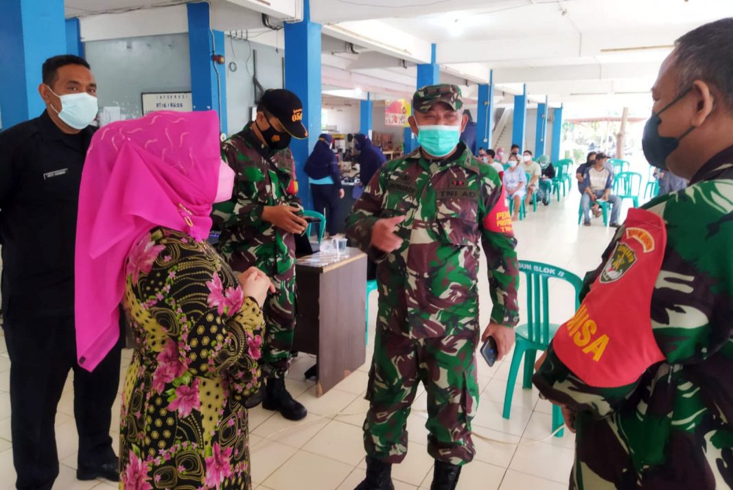 Pastikan Warga Rusun Tervaksin, Pengelola Rusunawa CBS Berkolaborasi Dengan Koramil 01/Jatinegara Gelar Serbuan Vaksinasi