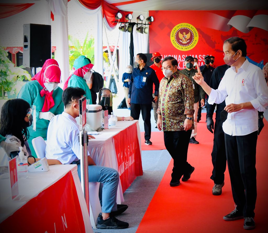 Presiden Tinjau Vaksinasi bagi Pelajar di Cilacap