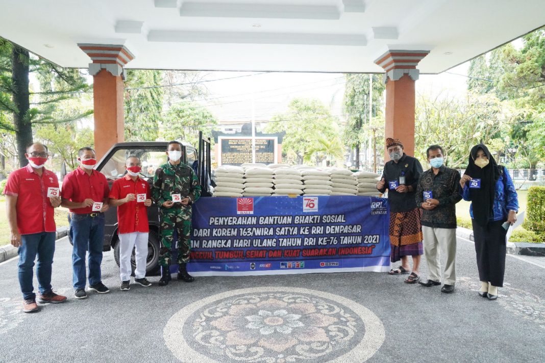 Berbagi Bersama INTI Bali, Korem 163/Wira Satya dan LPP RRI Denpasar Salurkan Bantuan Sembako