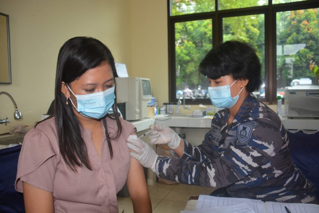 Pushidrosal TNI AL Tetap Gencarkan Vaksinasi Covid-19 Rutin di Mako