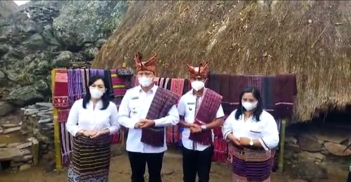 Bupati dan Wabup Belu Lakukan Kunjungan Perdana ke Kampung Adat Tai Bere Desa Durato