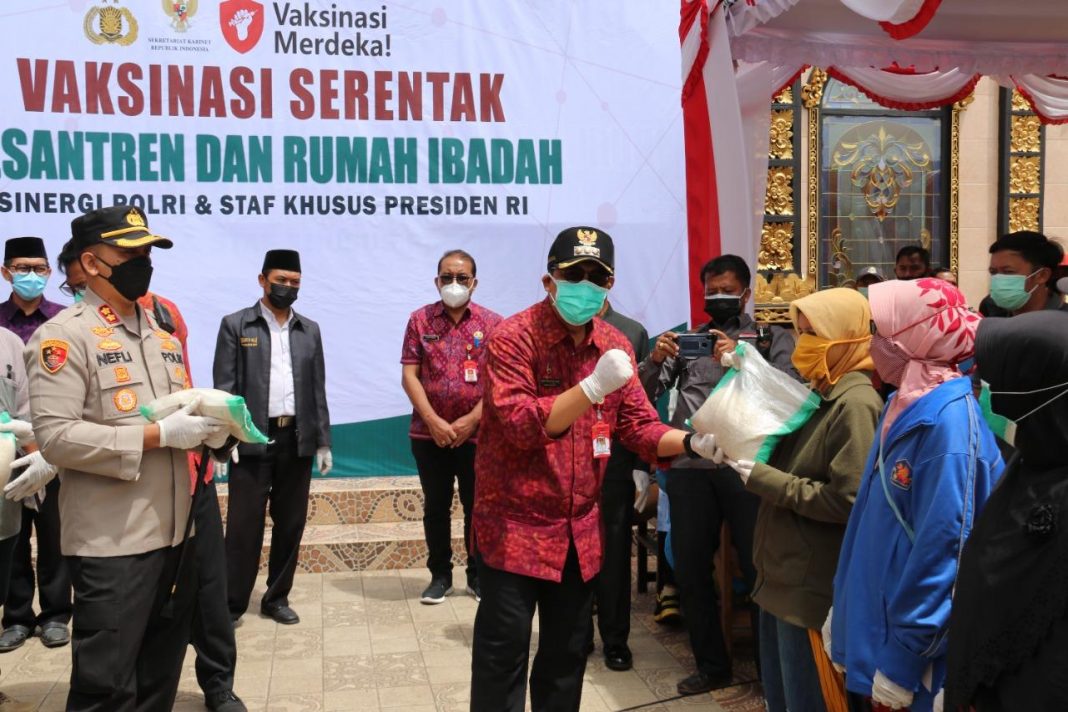 Percepat Vaksinasi : Bupati Tabanan Meninjau Langsung Giat Vaksinasi Merdeka di Baturiti