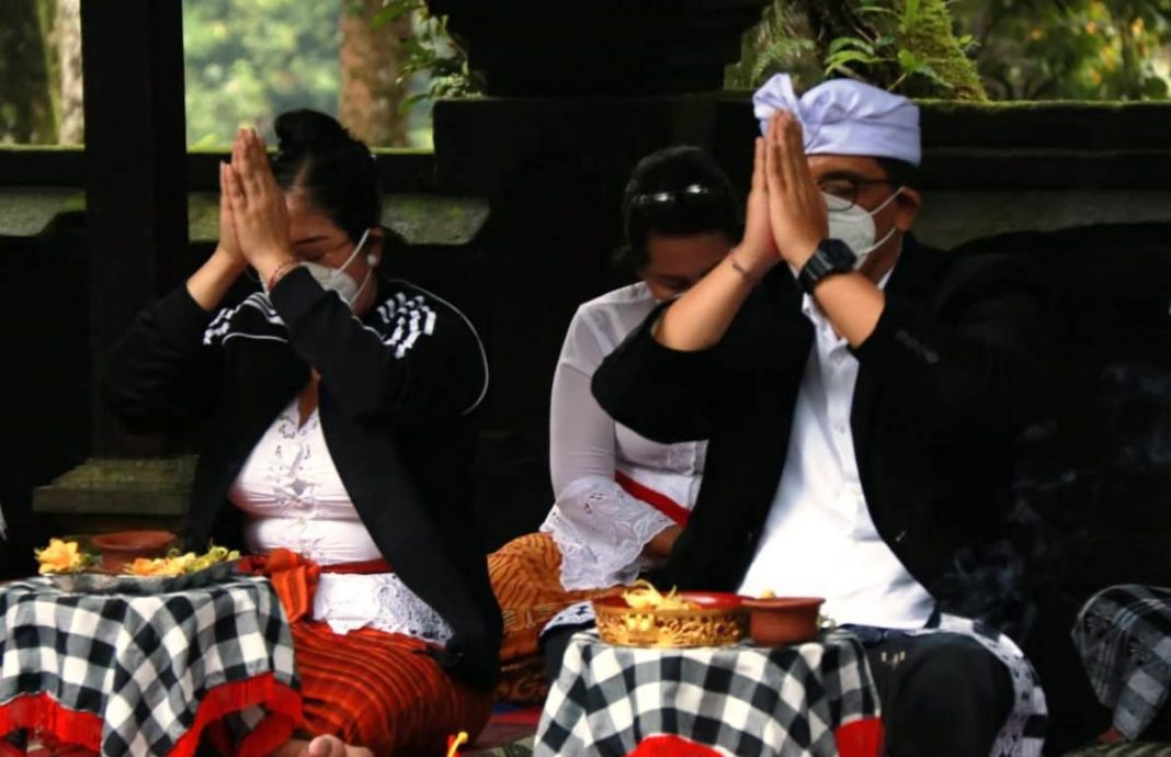 Bupati Sanjaya Harapkan Purnama Kapat Menjadi Momentum Yang Baik Untuk Memohon Keselamatan Bersama