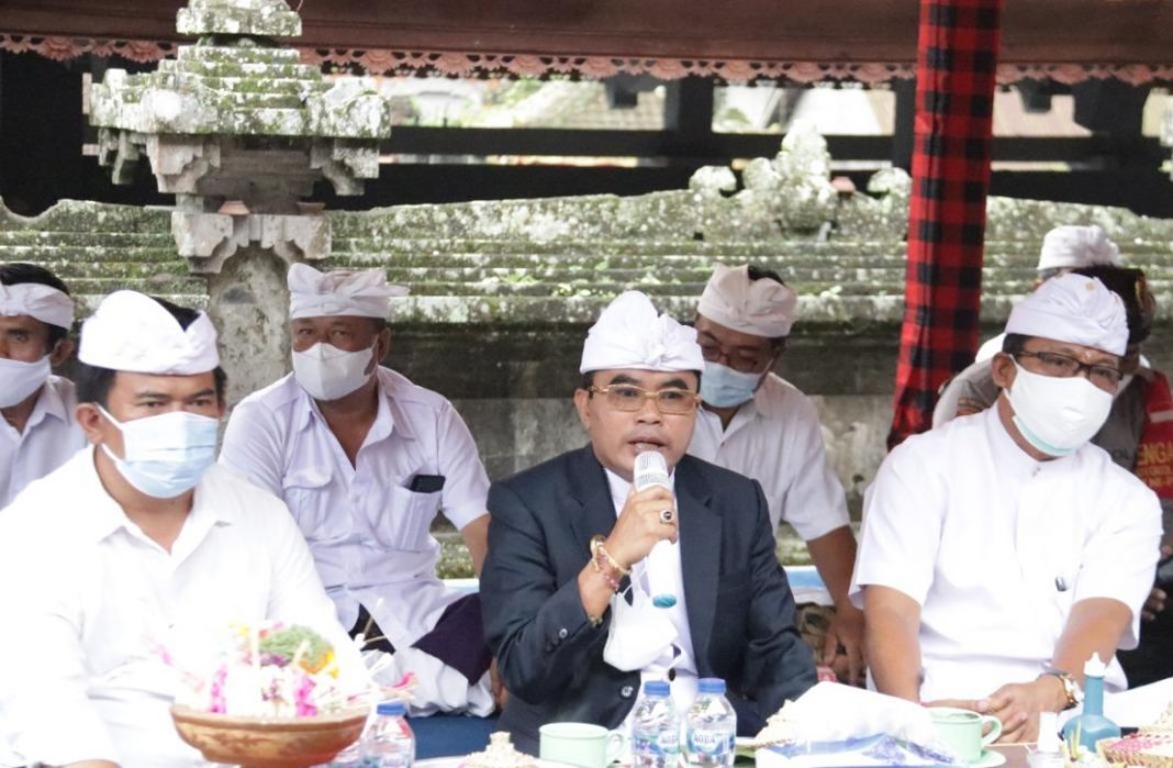 Wabup Tabanan Apresiasi Karya Ngeratep Lan Pemlaspasan Tapakan Ida Betara Bale Agung Sembung Marga Dajan Puri