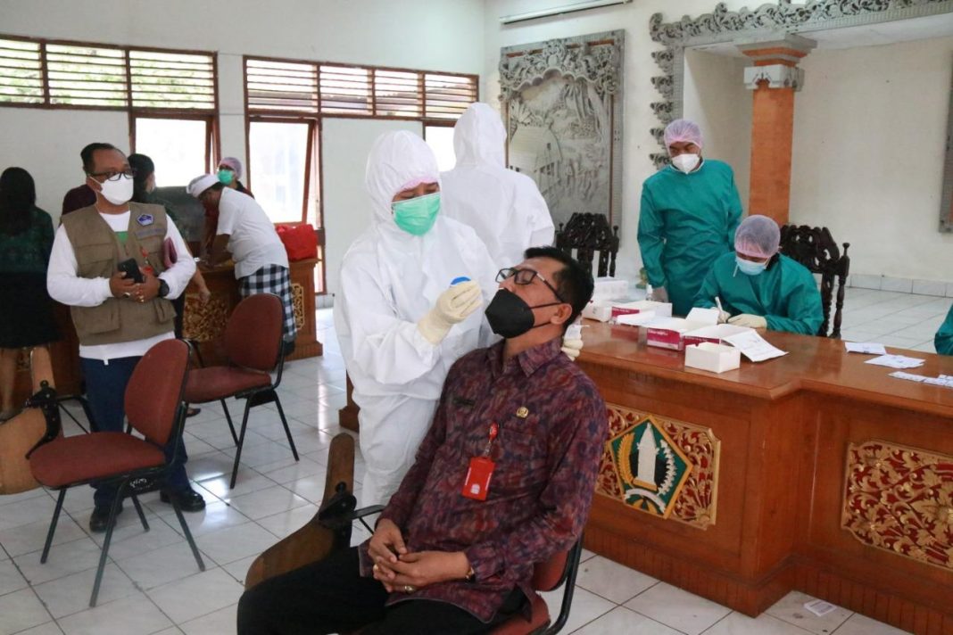 Tingkatkan Screening Covid-19 di Wilayah Perkantoran, Pemkab Tabanan Lakukan Rapid Test Antigen Secara Reguler
