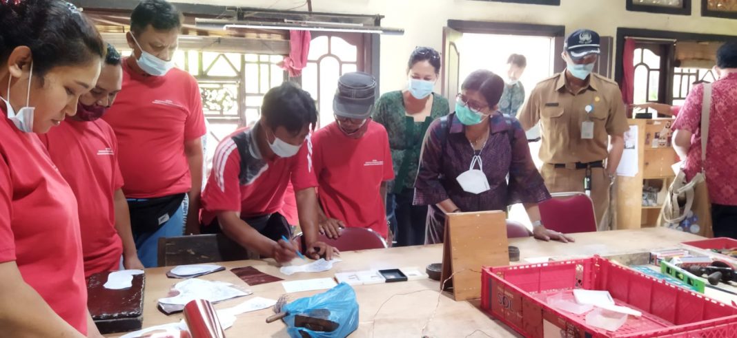 Dukung Pengrajin Logam Bangli, Pemprov Bali Gelar Bimtek Desain dan Diversifikasi Produk