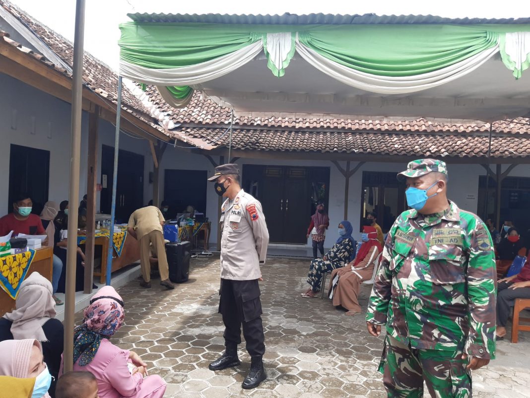 Pastikan Prokes, Muspika Warungasem Pantau Vaksinasi Dosis Pertama di Desa Cepagan